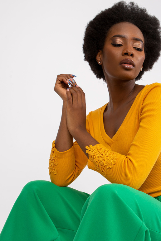 Světle oranžová proužkovaná halenka...