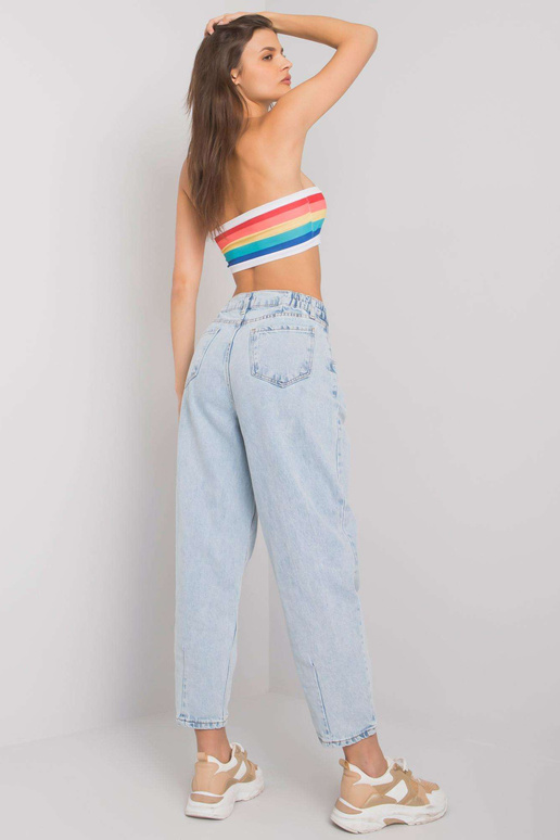 Světle modré džínové kalhoty maminky...