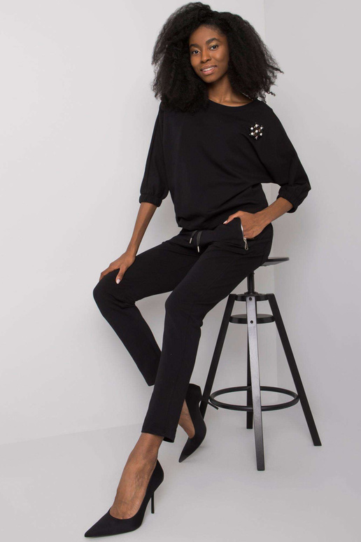 Černá bavlněná souprava s nášivkou...