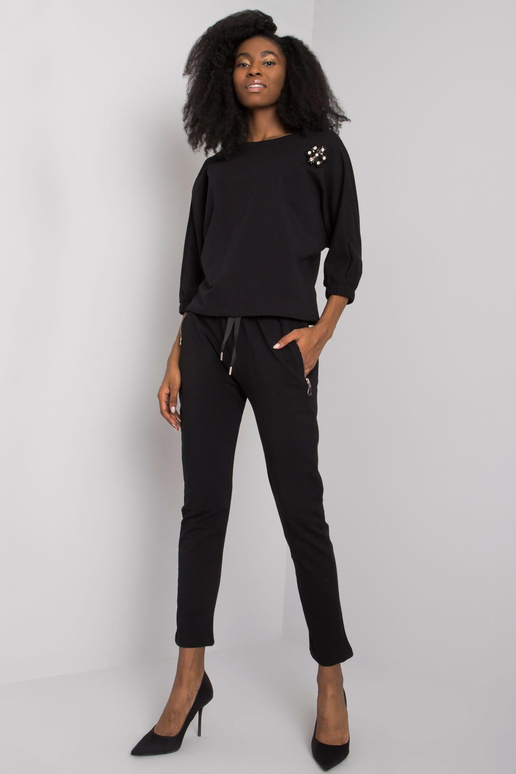 Černá bavlněná souprava s nášivkou...