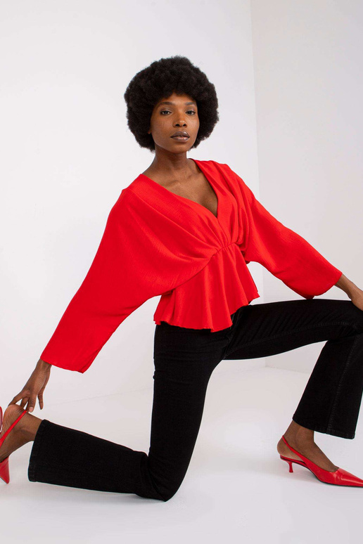 Červená halenka Raquela s výstřihem do V