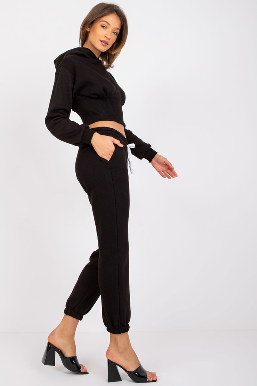 Černá tepláková souprava s kalhotami...