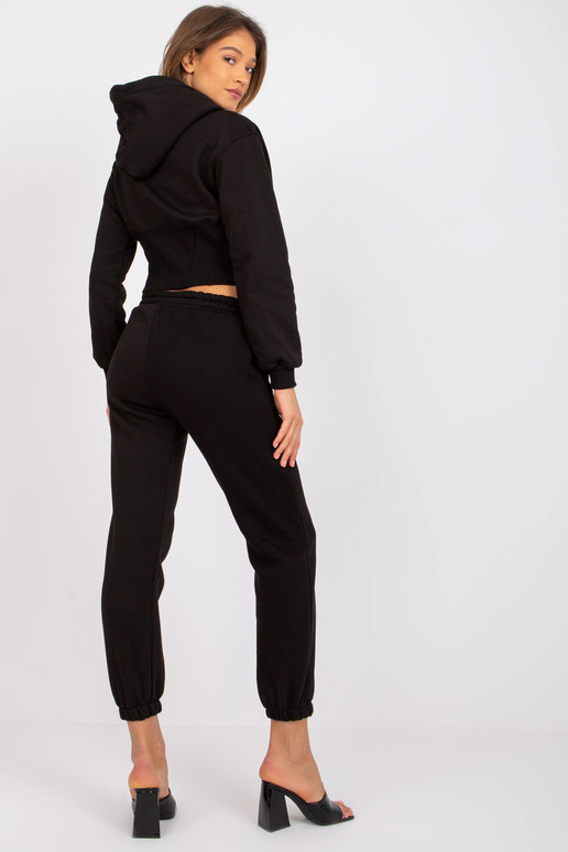 Černá tepláková souprava s kalhotami...