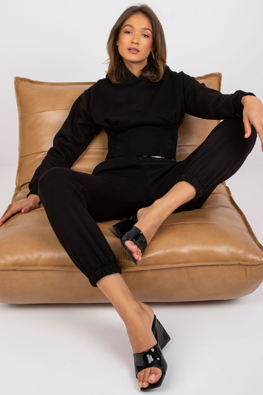 Černá tepláková souprava s kalhotami...