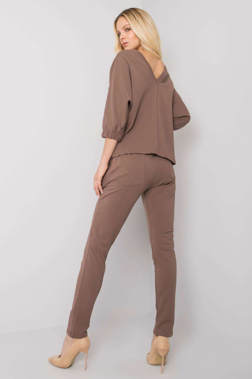 Hnědá bavlněná souprava s nášivkou...