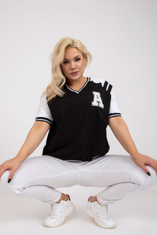 Bílá a černá ležérní halenka větší...