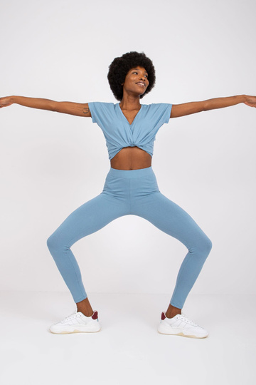 Špinavě modré legíny...