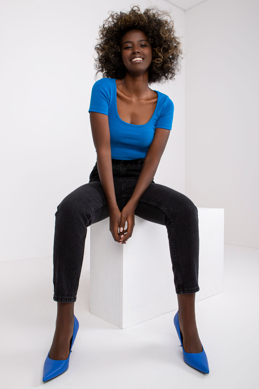 Černé džínové kalhoty papírová taška...