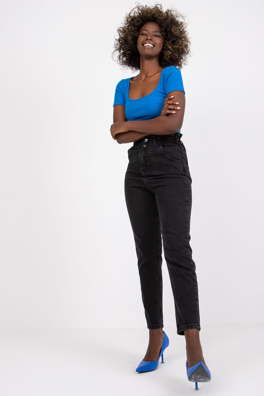 Černé džínové kalhoty papírová taška...