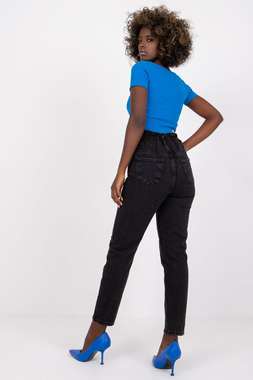 Černé džínové kalhoty papírová taška...