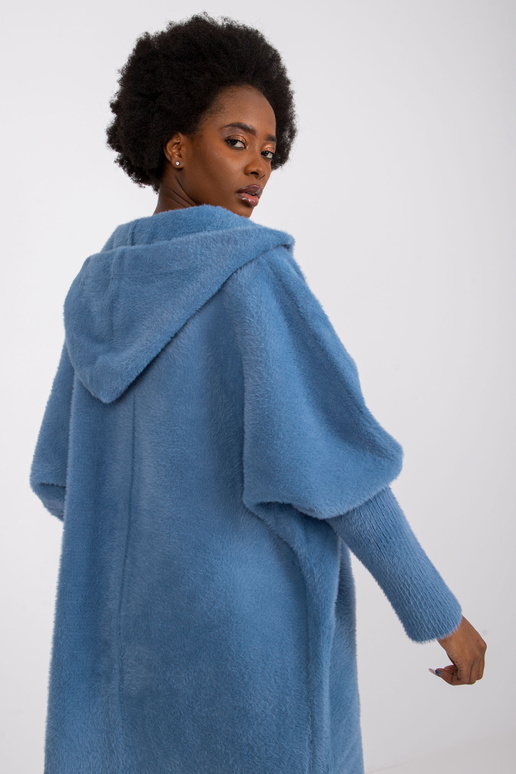 Carolynin světle modrý kabát z alpaky...