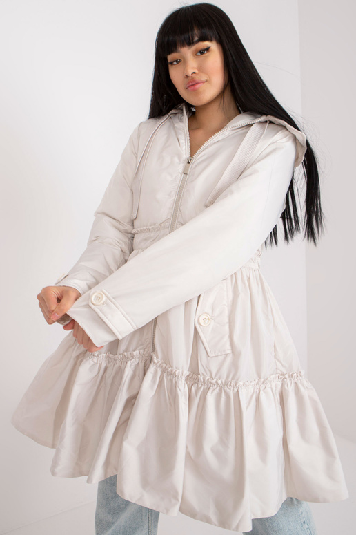 Světle béžová zimní bunda s volánem