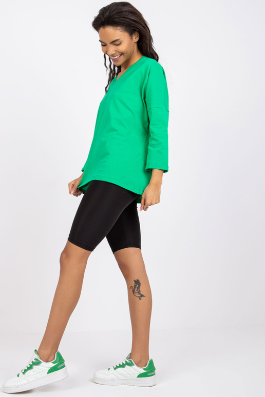 Zelená halenka s krajkou na zádech...