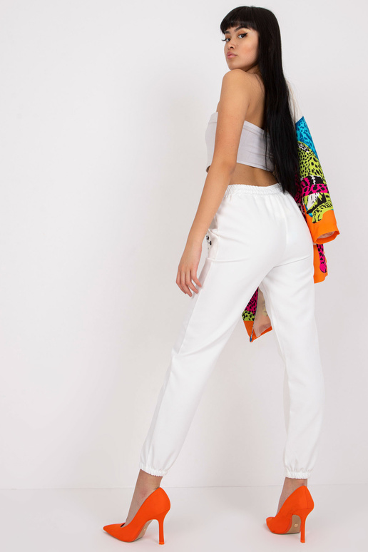 Bílé kalhoty s látkou bez zapínání Bílé kalhoty s látkou bez zapínání