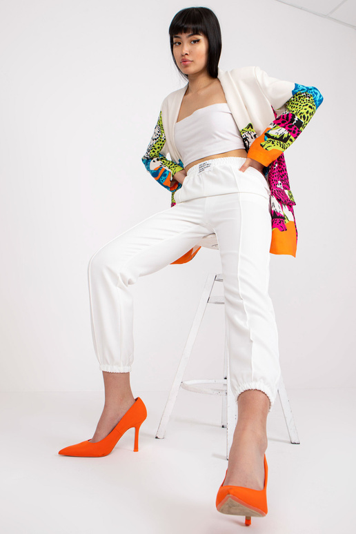 Bílé kalhoty s látkou bez zapínání Bílé kalhoty s látkou bez zapínání