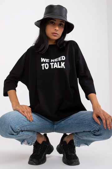 Černá halenka s titulky...