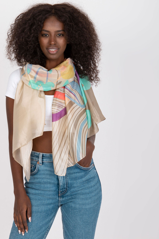 Béžová tenká šála se vzory