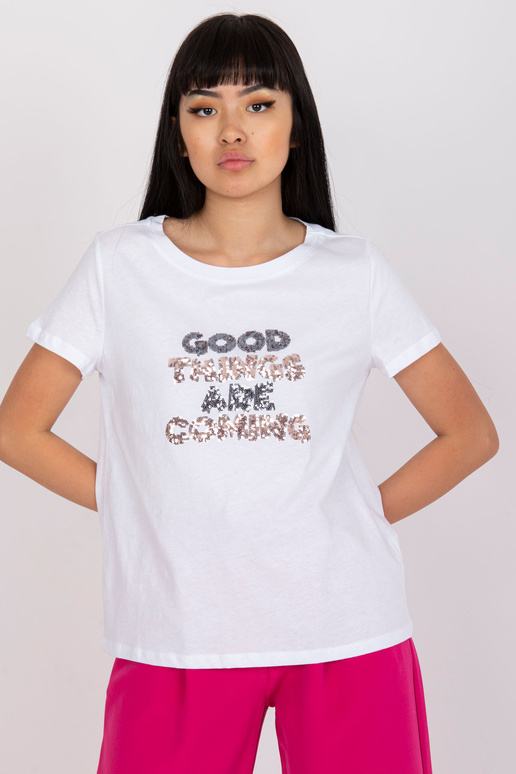 Bílé tričko s nášivkou a titulky