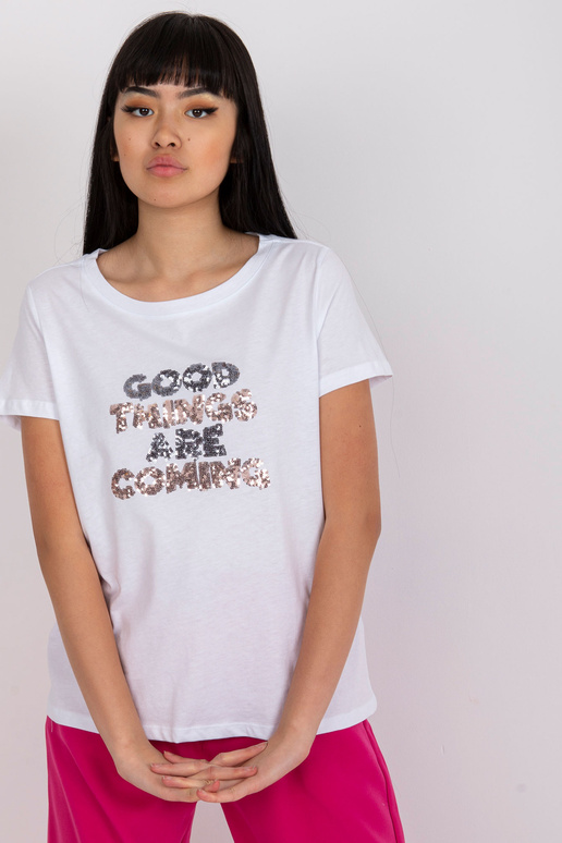 Bílé tričko s nášivkou a titulky