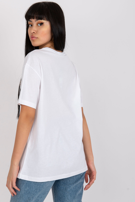 Bílé dámské tričko s nápisem a nášivkou Bílé dámské tričko s nápisem a nášivkou