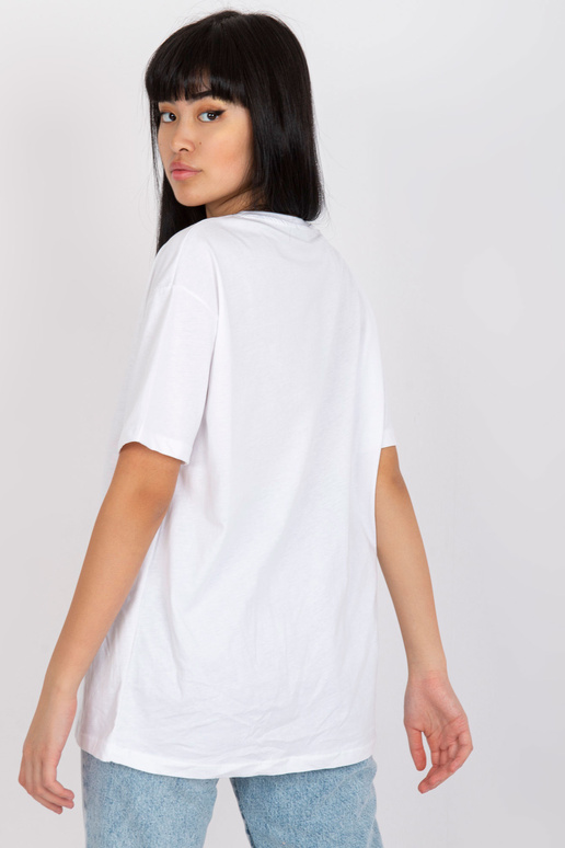 Bílé oversize tričko s nášivkou a... Bílé oversize tričko s nášivkou a...