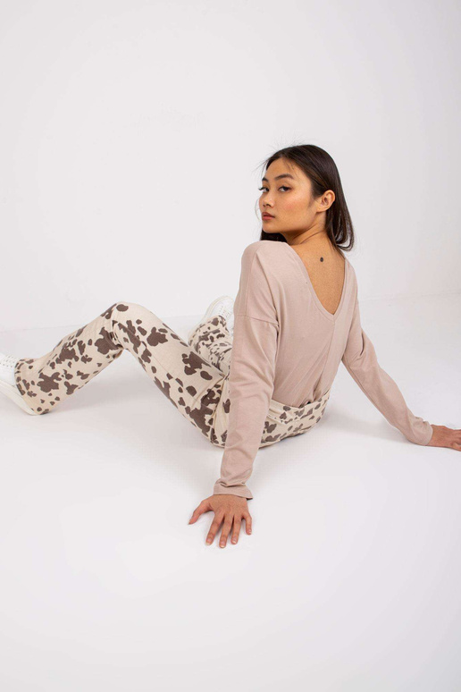 Béžová základní dámská halenka Larissa Béžová základní dámská halenka Larissa