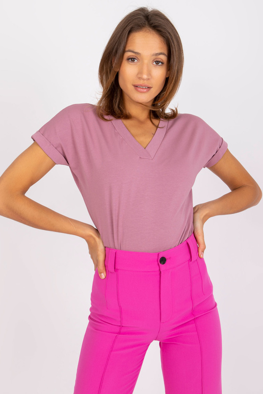 Špinavé růžové tričko s výstřihem do...