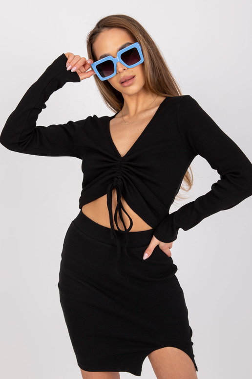 Černá krátká žebrovaná halenka s... Černá krátká žebrovaná halenka s...