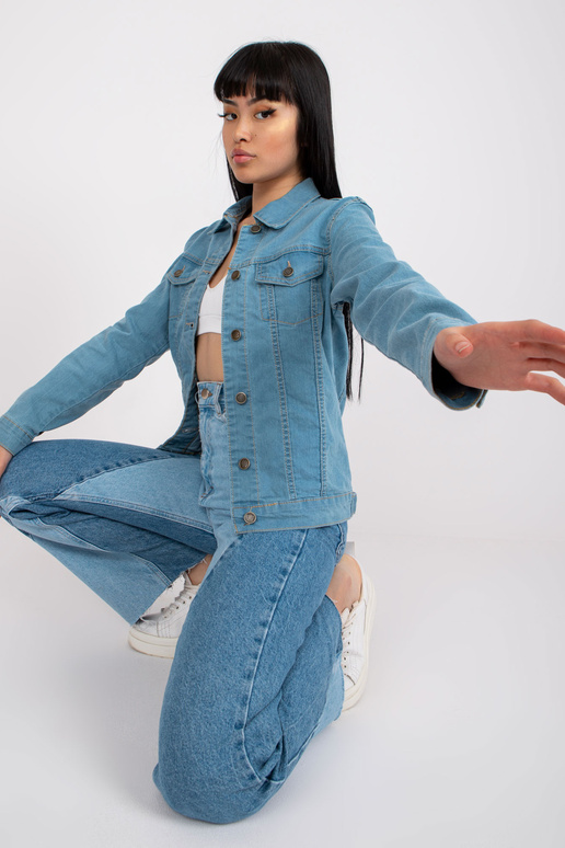 Světle modrá klasická džínová bunda... Světle modrá klasická džínová bunda...