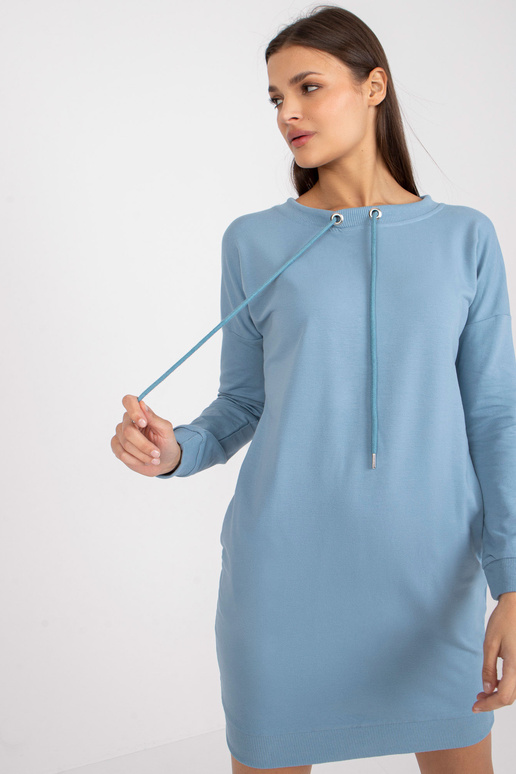 Špinavě modré základní sportovní šaty...