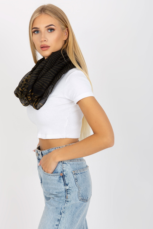 Černý a khaki závěsný komín s motivem