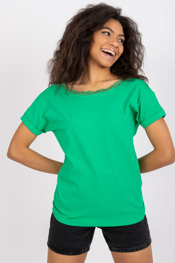 Zelená halenka s výstřihem...