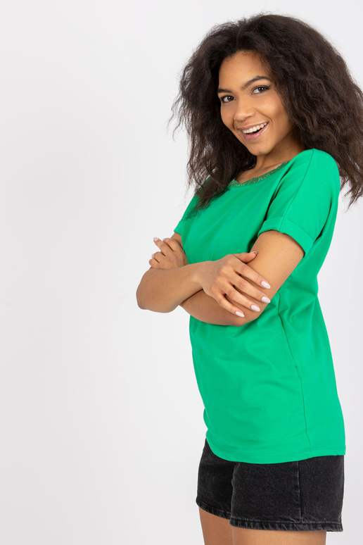 Zelená halenka s výstřihem na zádech...