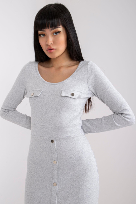 Světle šedé melanžové pruhované šaty...