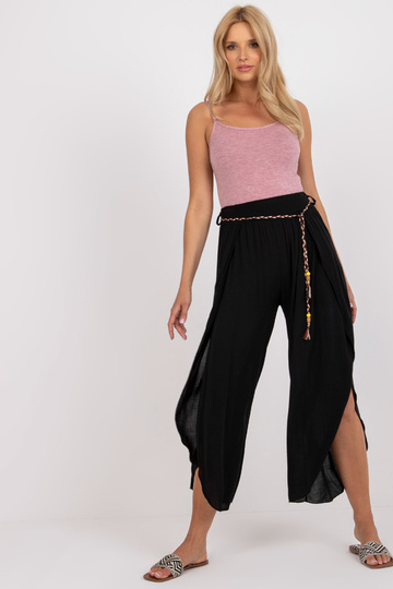 Černé kalhoty s rozparky...