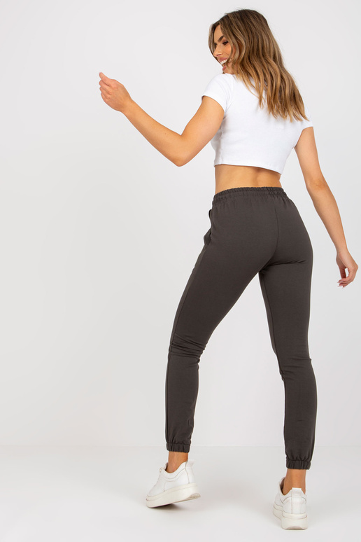 Khaki bavlněné tepláky s nášivkou