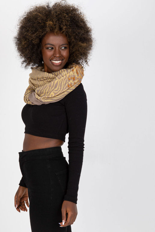 Tmavě béžově žlutý závěsný komín s...