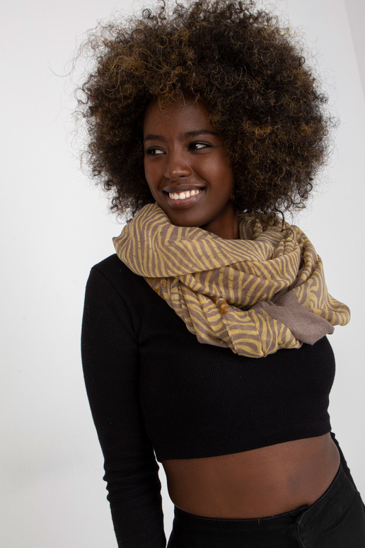 Tmavě béžově žlutý závěsný komín s...