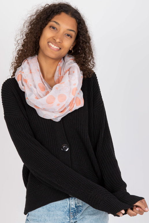 Světle šedý závěsný komín s lesklými...