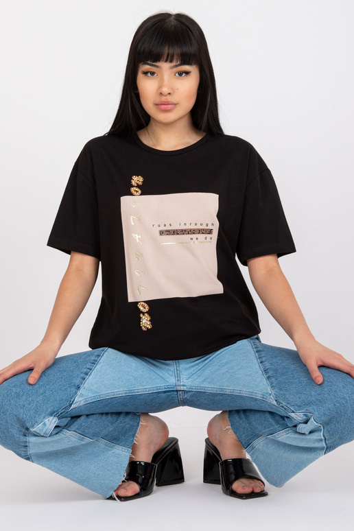Černé volné bavlněné tričko s nášivkou Černé volné bavlněné tričko s nášivkou