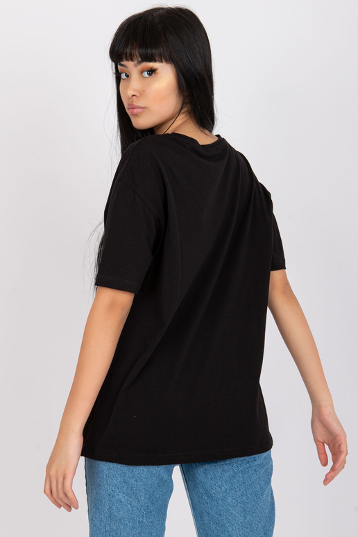 Černé volné bavlněné tričko s nášivkou Černé volné bavlněné tričko s nášivkou