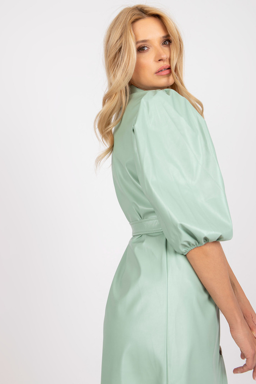 Mintové minišaty z eko kůže s popruhem