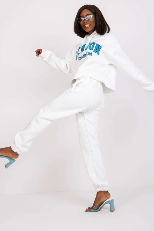 Ecru tepláková souprava s potiskem...