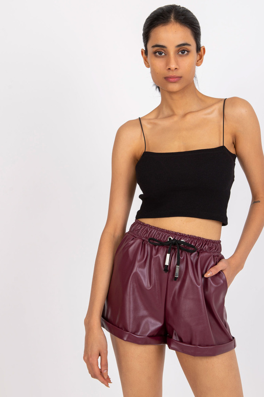 Kaštanové ležérní šortky z eko kůže...