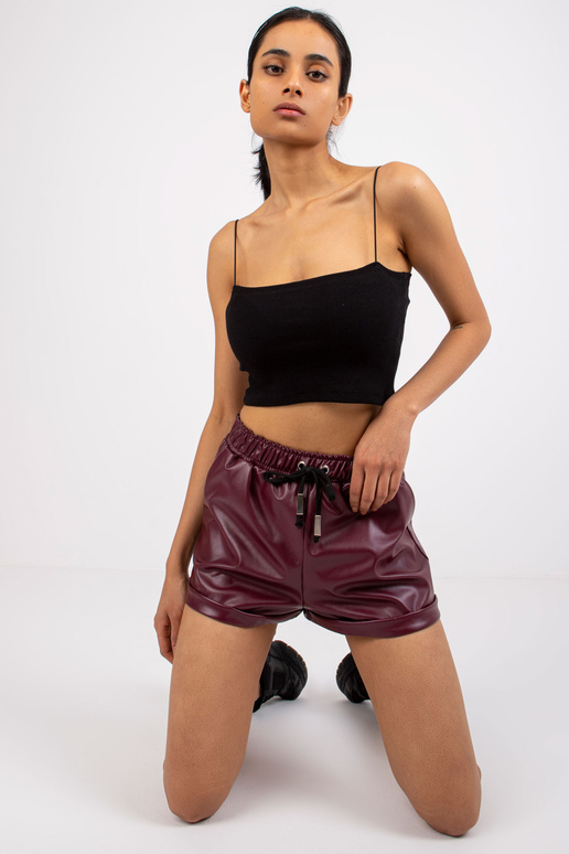 Kaštanové ležérní šortky z eko kůže...