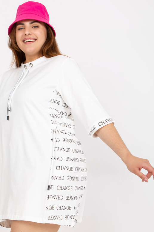 Bílé minišaty plus velikosti s nápisy