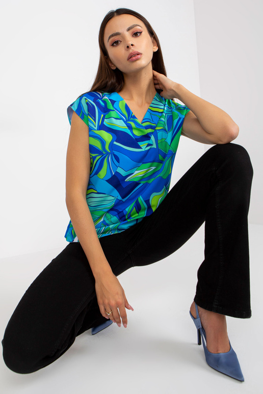 Modrá a zelená volná halenka se vzory...