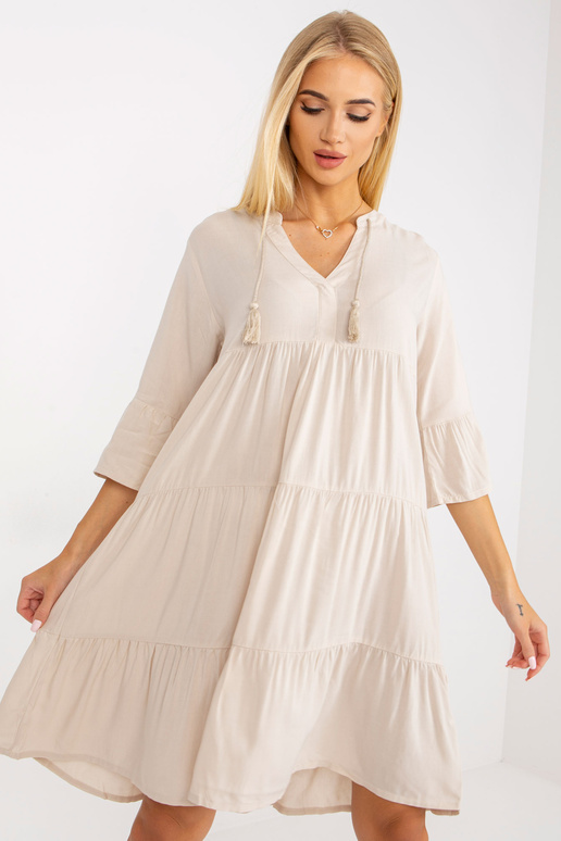 Světle béžové oversize šaty s volány... Světle béžové oversize šaty s volány...