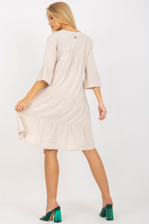 Světle béžové oversize šaty s volány... Světle béžové oversize šaty s volány...