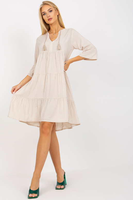 Světle béžové oversize šaty s volány... Světle béžové oversize šaty s volány...